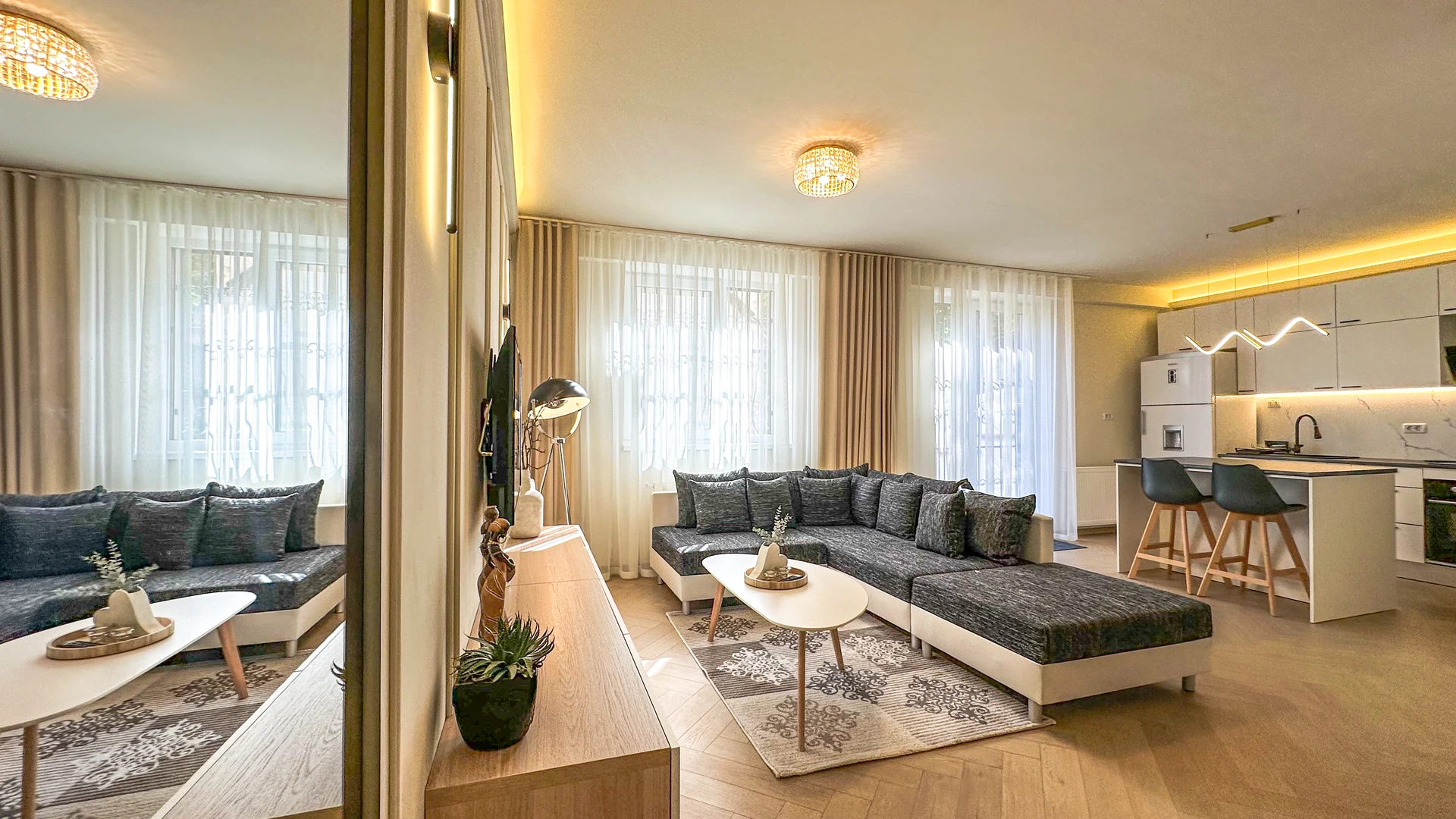 Living open-space Central Brasov Apartment